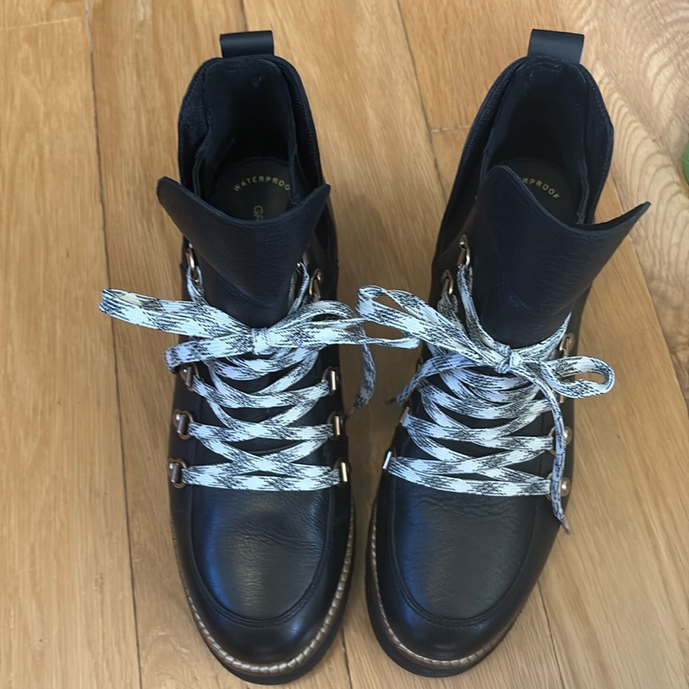 Cole Haan GrandExplore Women’s Ankle Wedge Boots 7.5 Waterproof Leather
